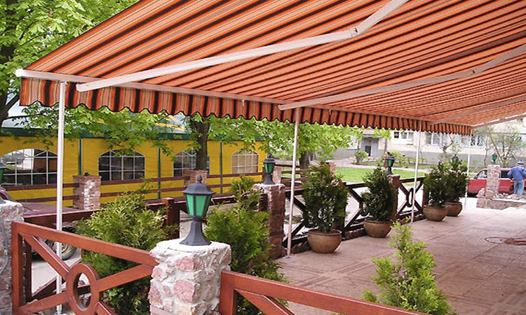 Маркизы для летних террас кафе